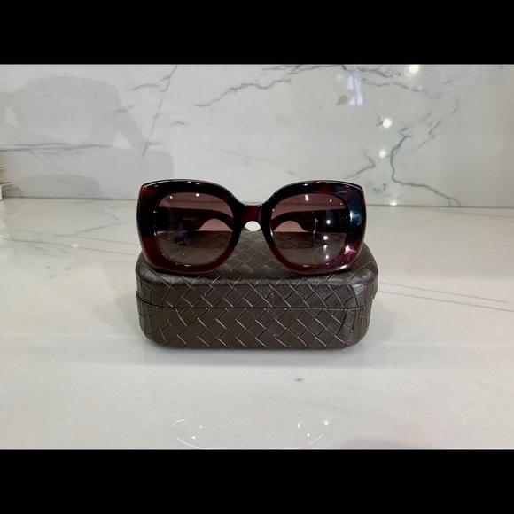 SOLD—- BOTTEGA VENETA Sunglasses - Picture 3 of 7